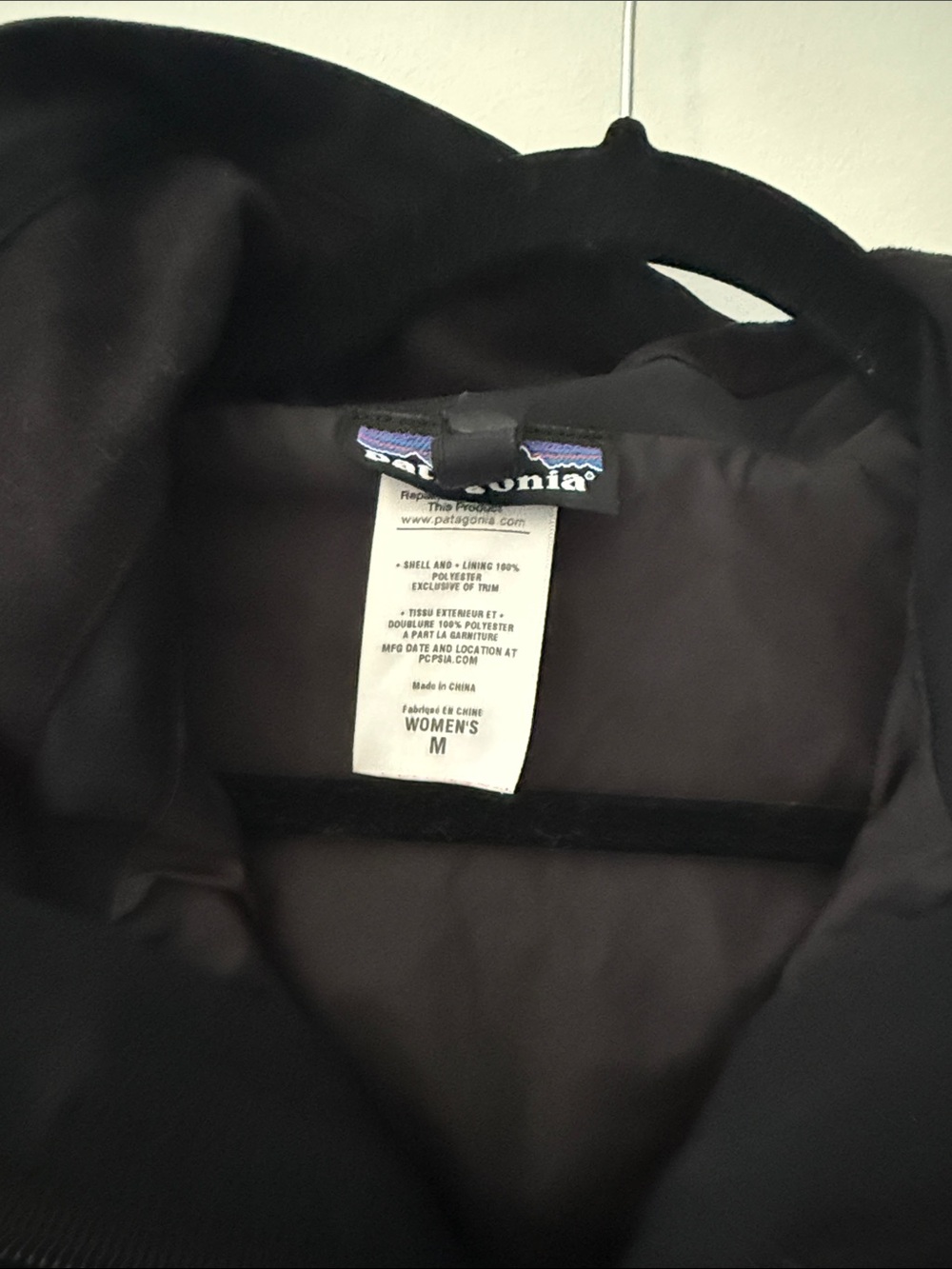 Patagonia Women’s Black Rain Jacket - Picture 2 of 7